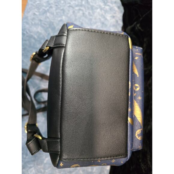 Harry Potter Bioworld Quidditch Navy & Gold Hogwarts Wizard Mini Backpack *EUC* - Picture 7 of 11